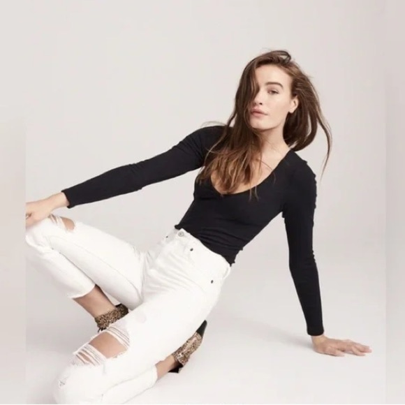 Abercrombie & Fitch High-Rise Super Skinny Distressed Jeans in White, Size 6s - Picture 6 of 11